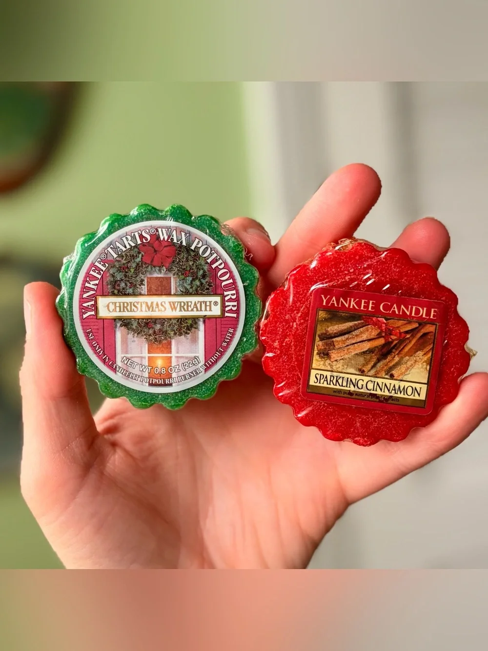 Yankee Candle Christmas Wreath & Sparkling Cinnamon Wax Tarts in Green and Red
